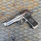 Газовая зажигалка в виде пистолета Beretta (Беретта), хром, с подставкой на стол